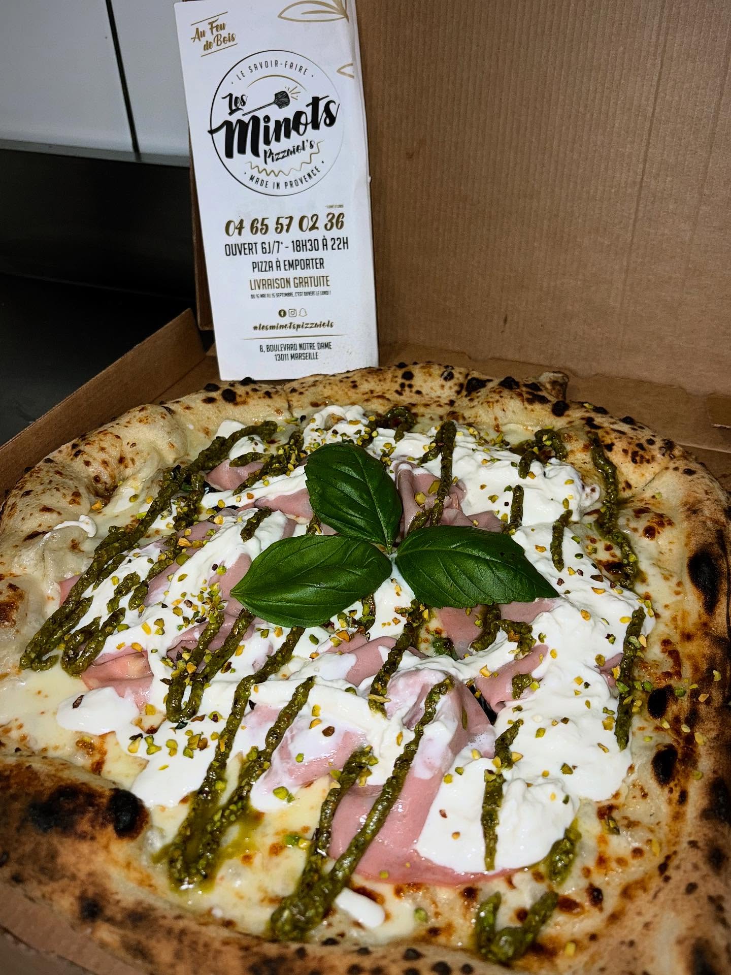 Pizza Mortadella pesto pistache stracciatella
